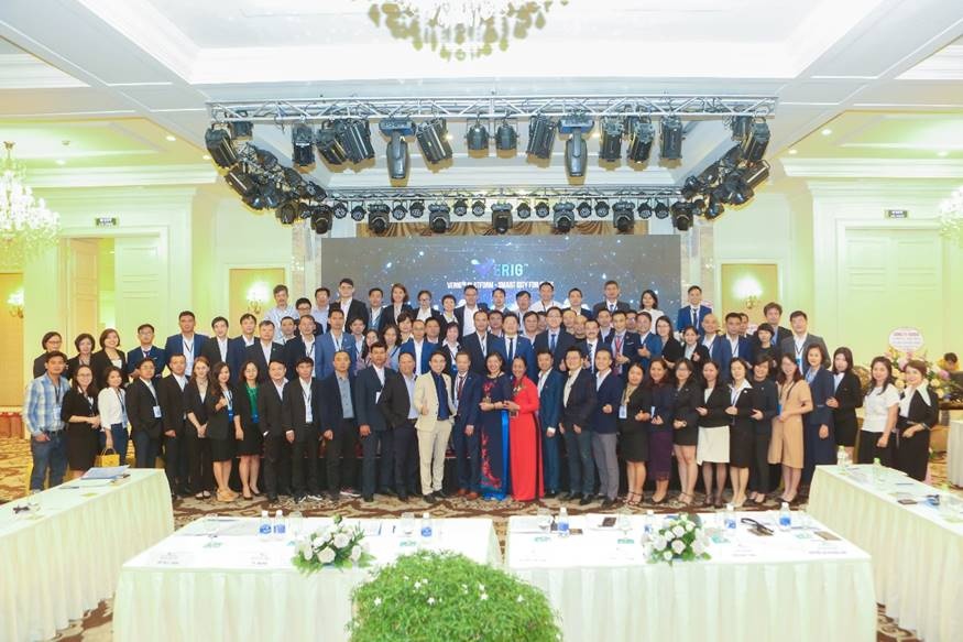 verig chuyen doi mo hinh hoat dong sang holding