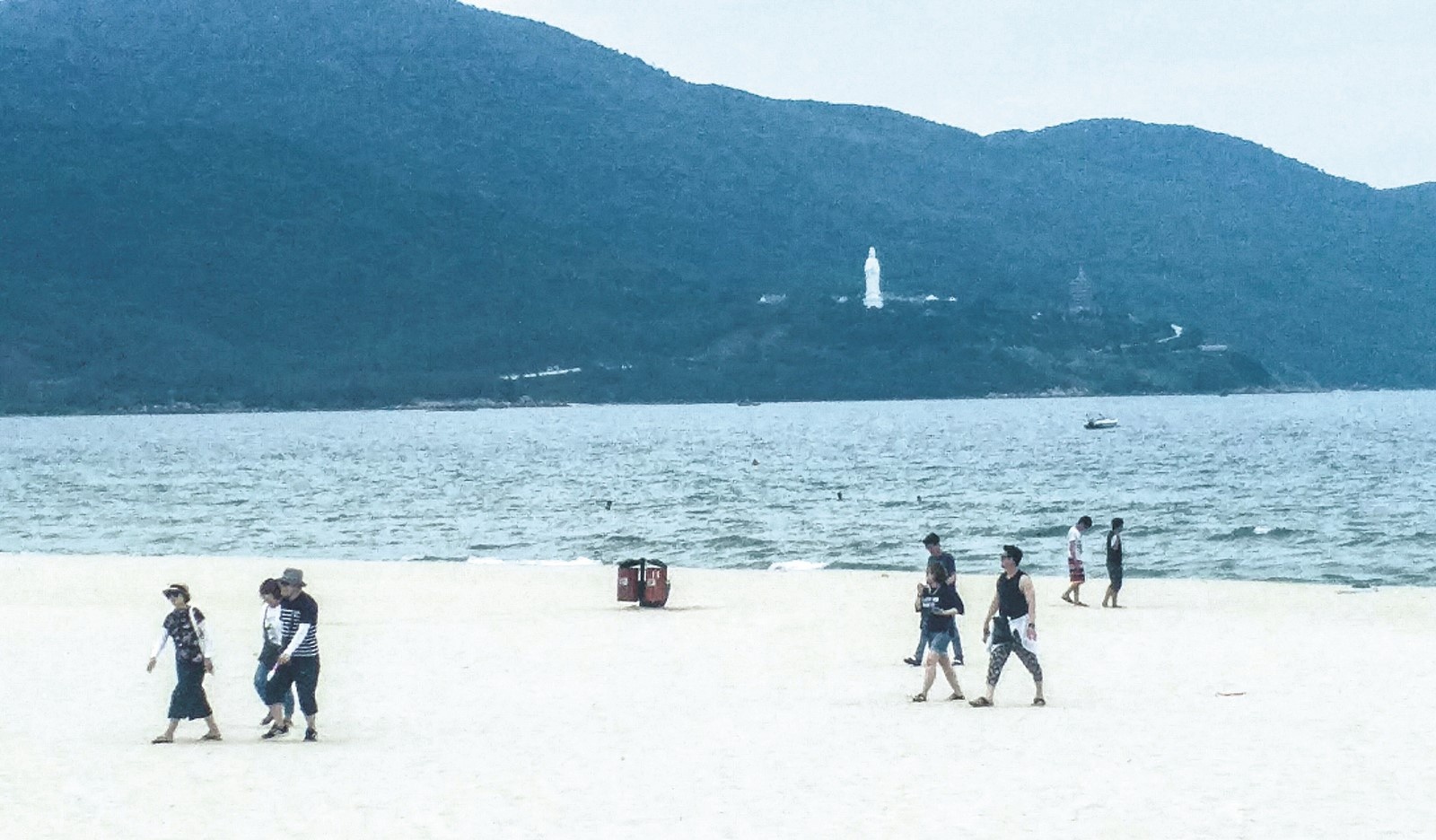 Cần đảm bảo an toàn cho các dịch vụ bãi biển