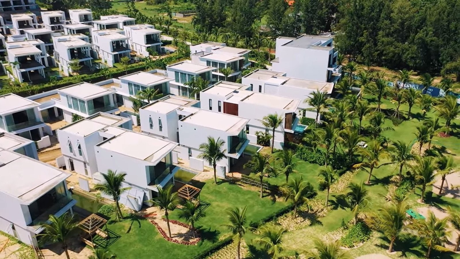 chiem nguong dien mao moi cua shantira beach resort spa