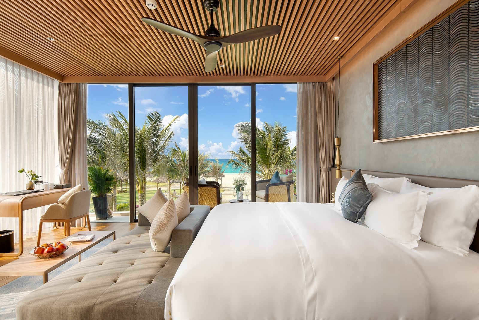 chiem nguong dien mao moi cua shantira beach resort spa