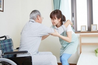 Dịch vụ chăm sóc người cao tuổi phát triển