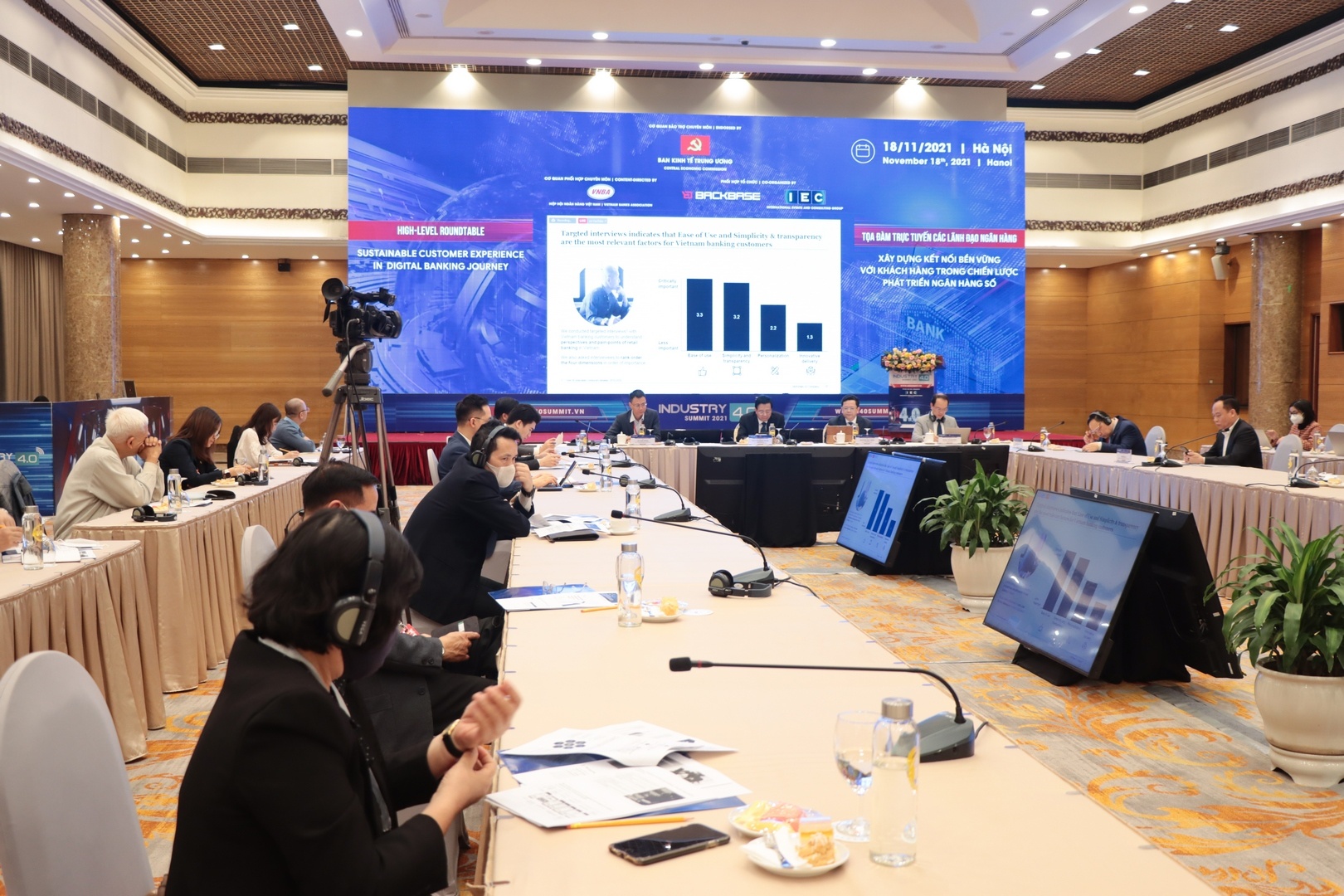 thau hieu nguoi dung de but pha trong cuoc dua ngan hang so