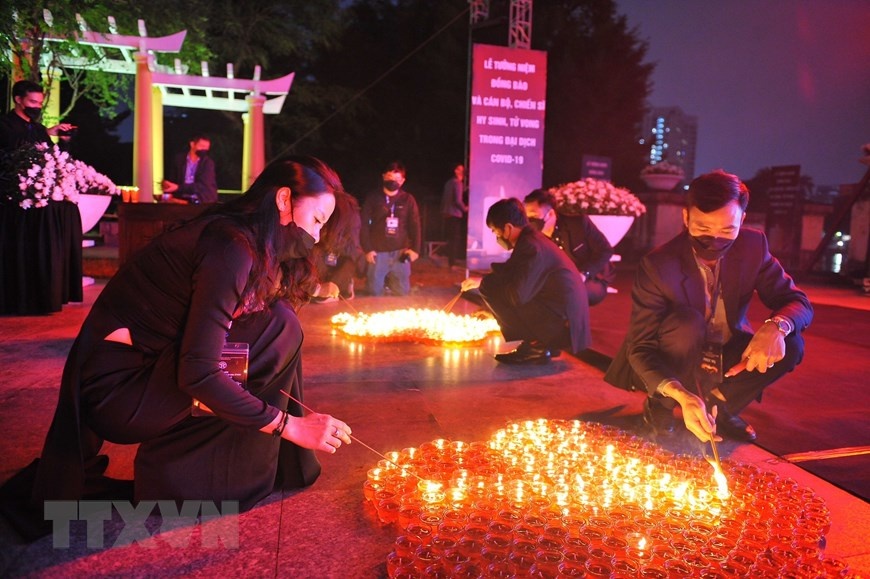 thap nen tuong niem nan nhan tu vong trong dai dich covid 19