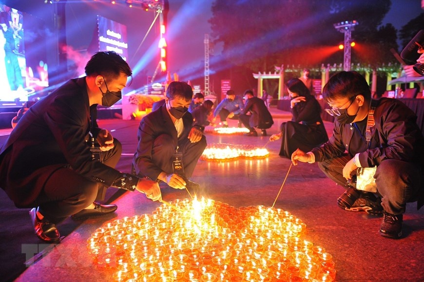 thap nen tuong niem nan nhan tu vong trong dai dich covid 19