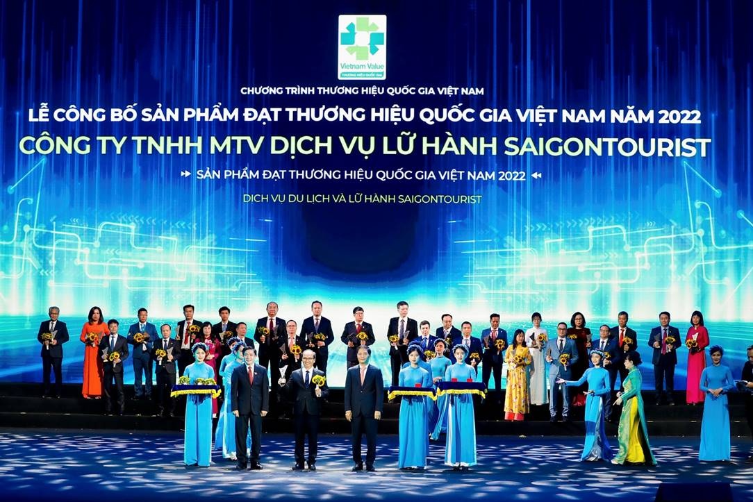 Lữ hành Saigontourist lần thứ 8 liên tiếp nhận danh hiệu Thương hiệu Quốc gia lu hanh saigontourist lan thu 8 lien tiep nhan danh hieu thuong hieu quoc gia
