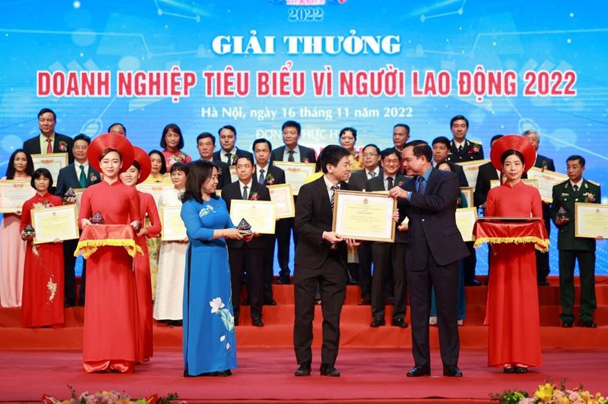 Vinh danh 62 doanh nghiệp tiêu biểu vì người lao động vinh danh 62 doanh nghiep tieu bieu vi nguoi lao dong