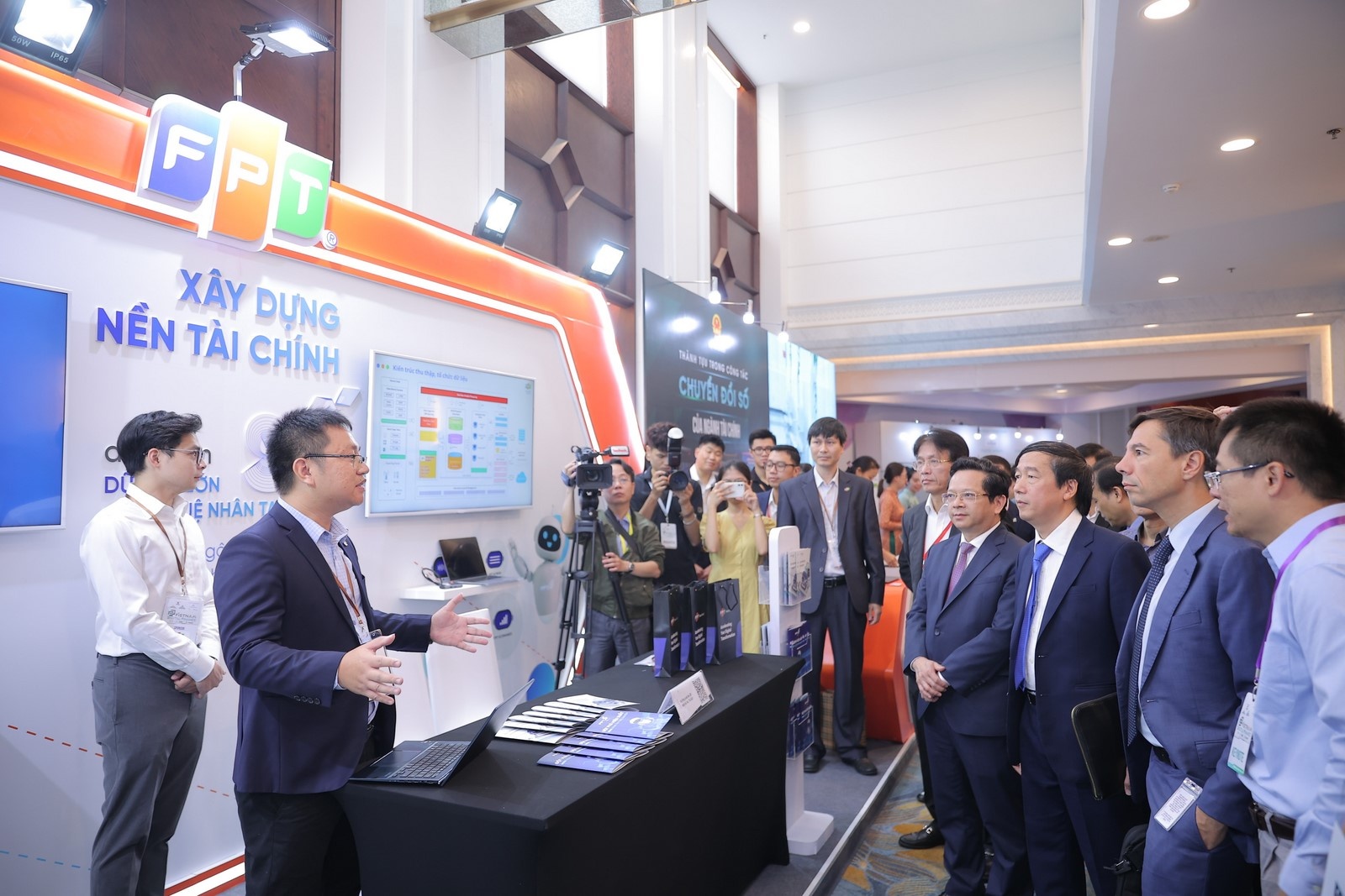 Thúc đẩy chuyển đổi số, hiện đại hóa công tác quản lý ngân sách nganh tai chinh tien phong chu dong trien khai lo trinh chuyen doi so