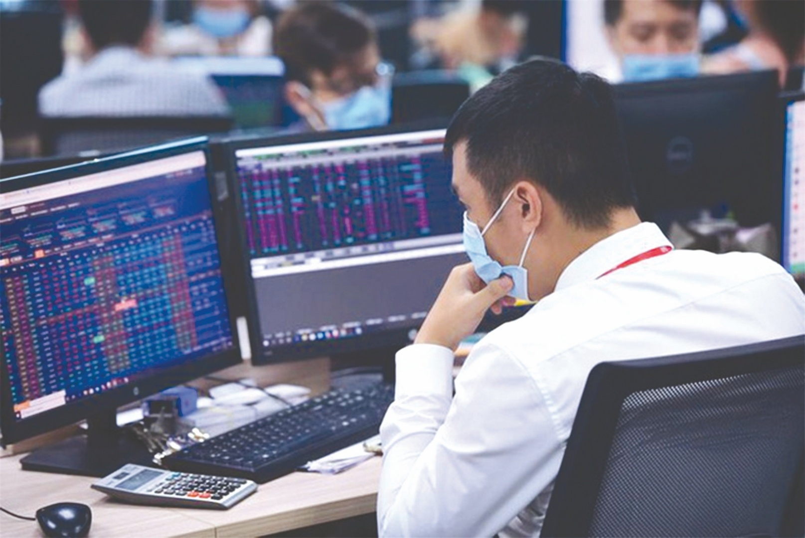 lanh dao ngan hang no luc tang thanh khoan co phieu