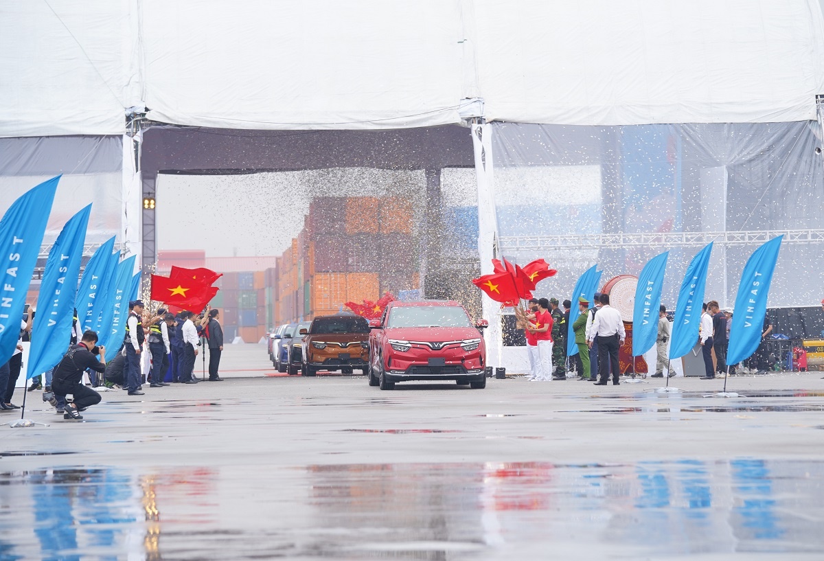 vinfast xuat khau lo xe dien dau tien ra the gioi