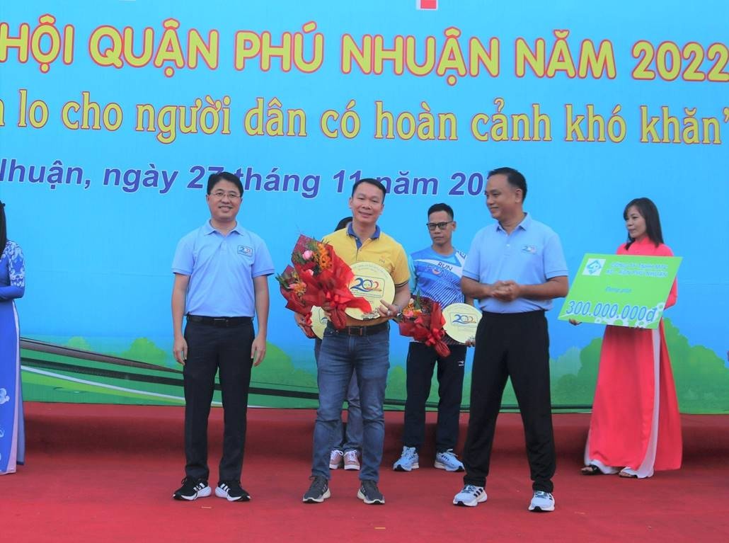 PNJ cùng 4.000 người đi bộ gây quỹ cho bà con khó khăn pnj cung 4000 nguoi di bo gay quy cho ba con kho khan