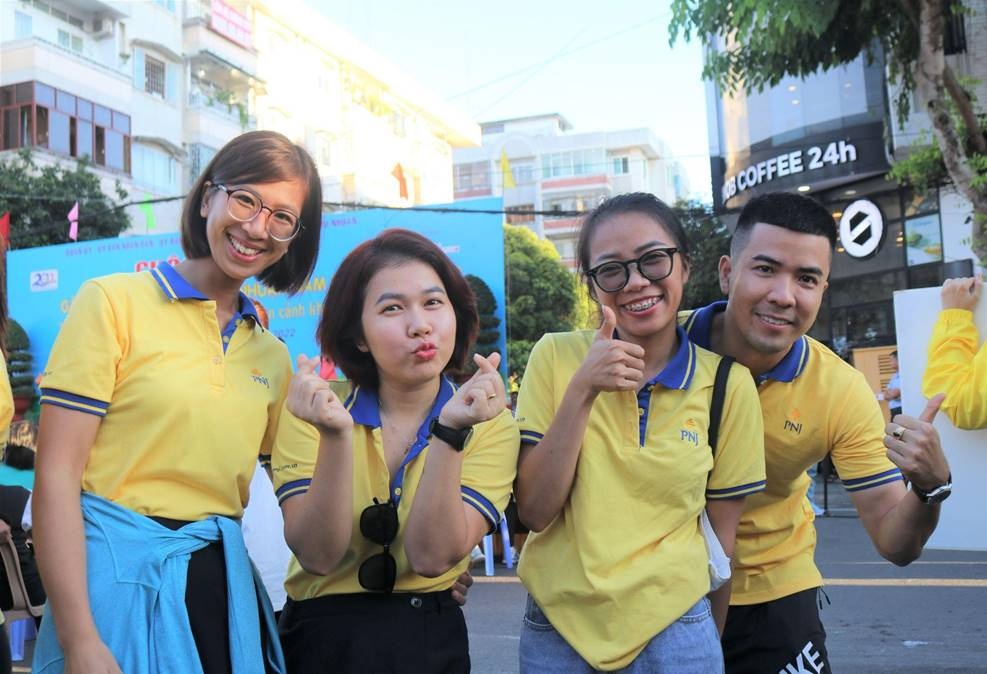 PNJ cùng 4.000 người đi bộ gây quỹ cho bà con khó khăn pnj cung 4000 nguoi di bo gay quy cho ba con kho khan