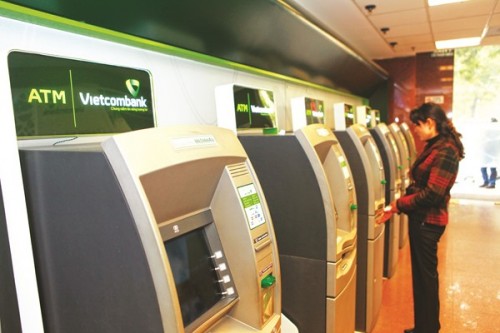 Người trẻ “thủng ví” bởi thẻ tín dụng!!! Người trẻ “thủng ví” bởi thẻ tín dụng!!!