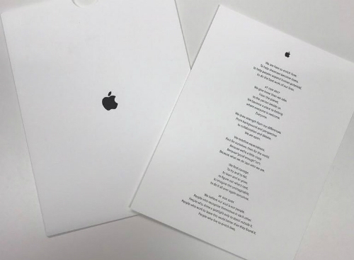 Apple tặng quà cuối năm là áo thun và một bài thơ