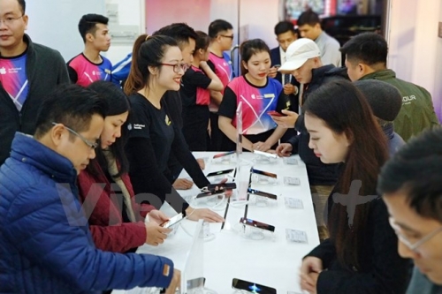 Hàng ngàn iPhone X chính hãng đã đến tay người dùng Việt Nam Hàng ngàn iPhone X chính hãng đã đến tay người dùng Việt Nam