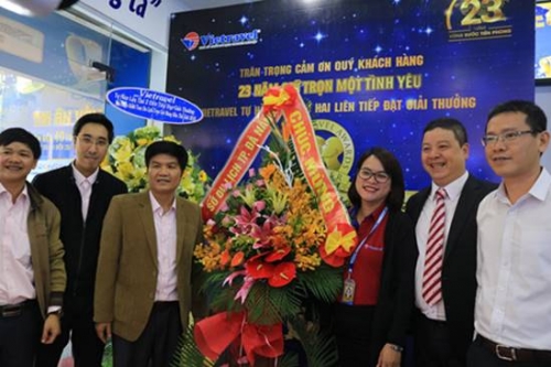 Vietravel Đà Nẵng tổ chức đón và trưng bày cúp WTA