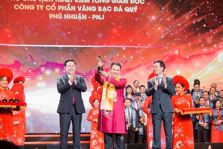 CEO PNJ được vinh danh tại Giải thưởng Sao Đỏ năm 2019
