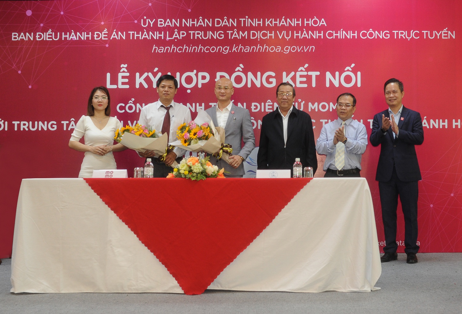 vi dien tu momo thanh toan dien tu cac dich vu cong khanh hoa