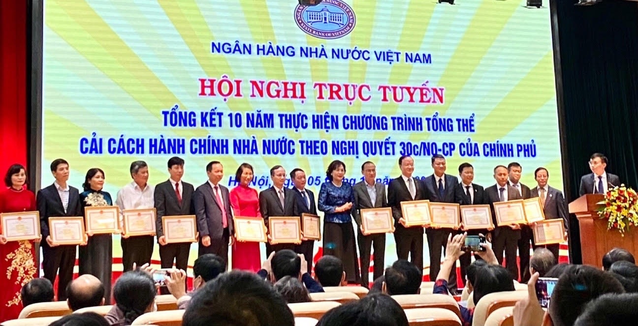 HDBank nhận bằng khen về thành tích xuất sắc trong cải cách hành chính hdbank nhan bang khen ve thanh tich xuat sac trong cai cach hanh chinh