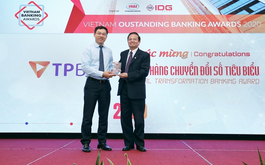 tpbank nhan 3 giai thuong lon ve ngan hang so