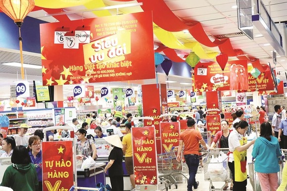 sieu thi chay dua chuan bi hang hoa dip tet