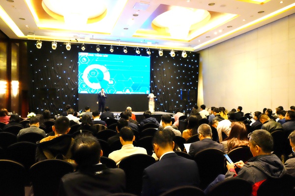 ngan hang khong dung ngoai cuoc choi chuyen doi so