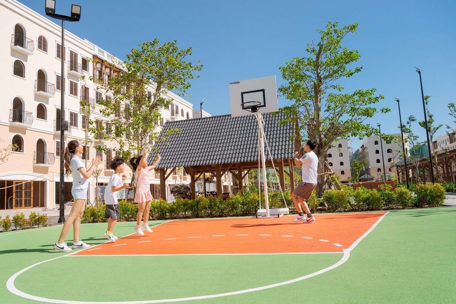 len thanh pho phu quoc lot xac voi khu do thi kieu mau dau tien