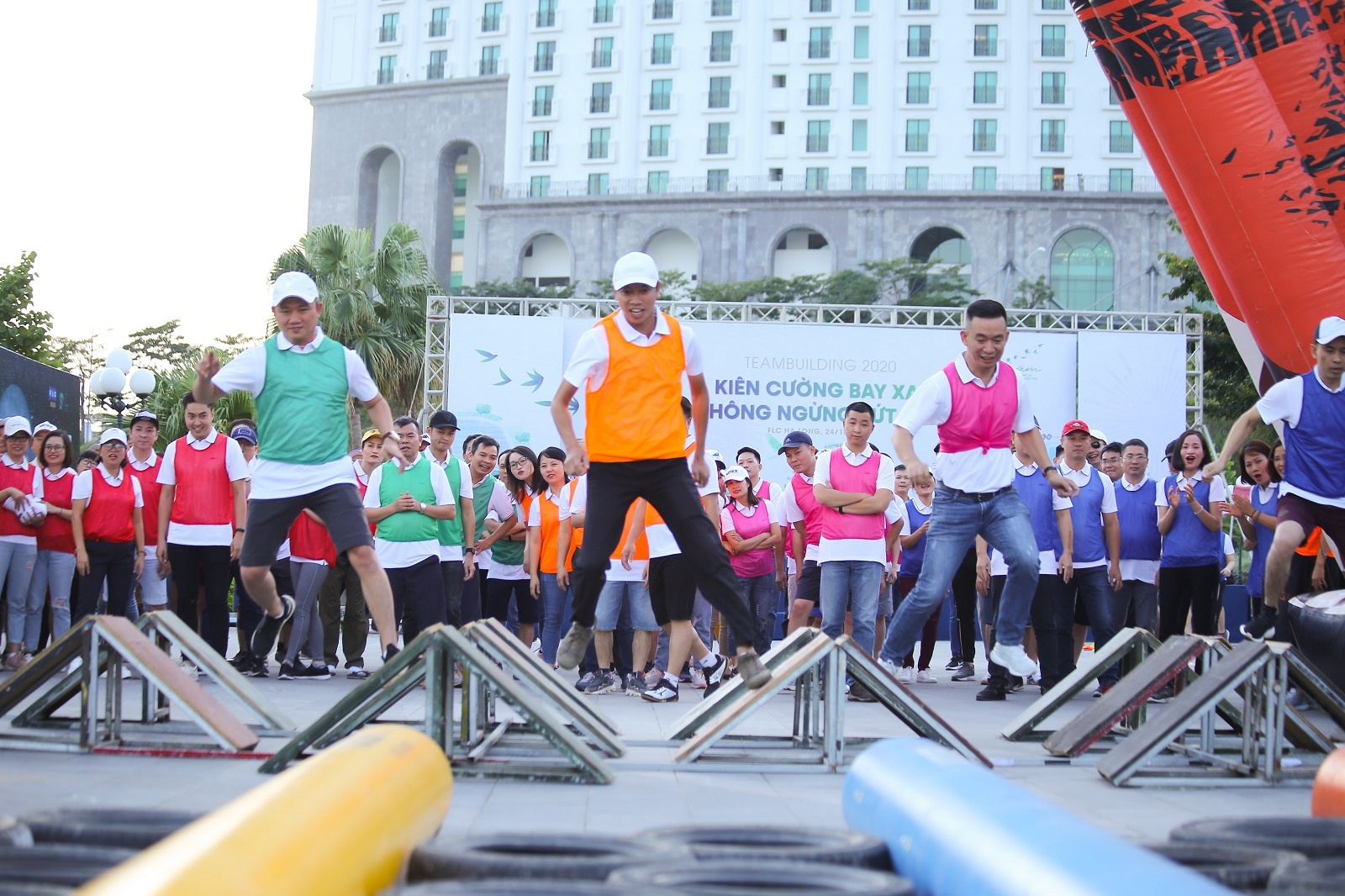 Vui quên lối về tại 4 địa điểm team building sang - xịn - mịn từ Bắc vào Nam