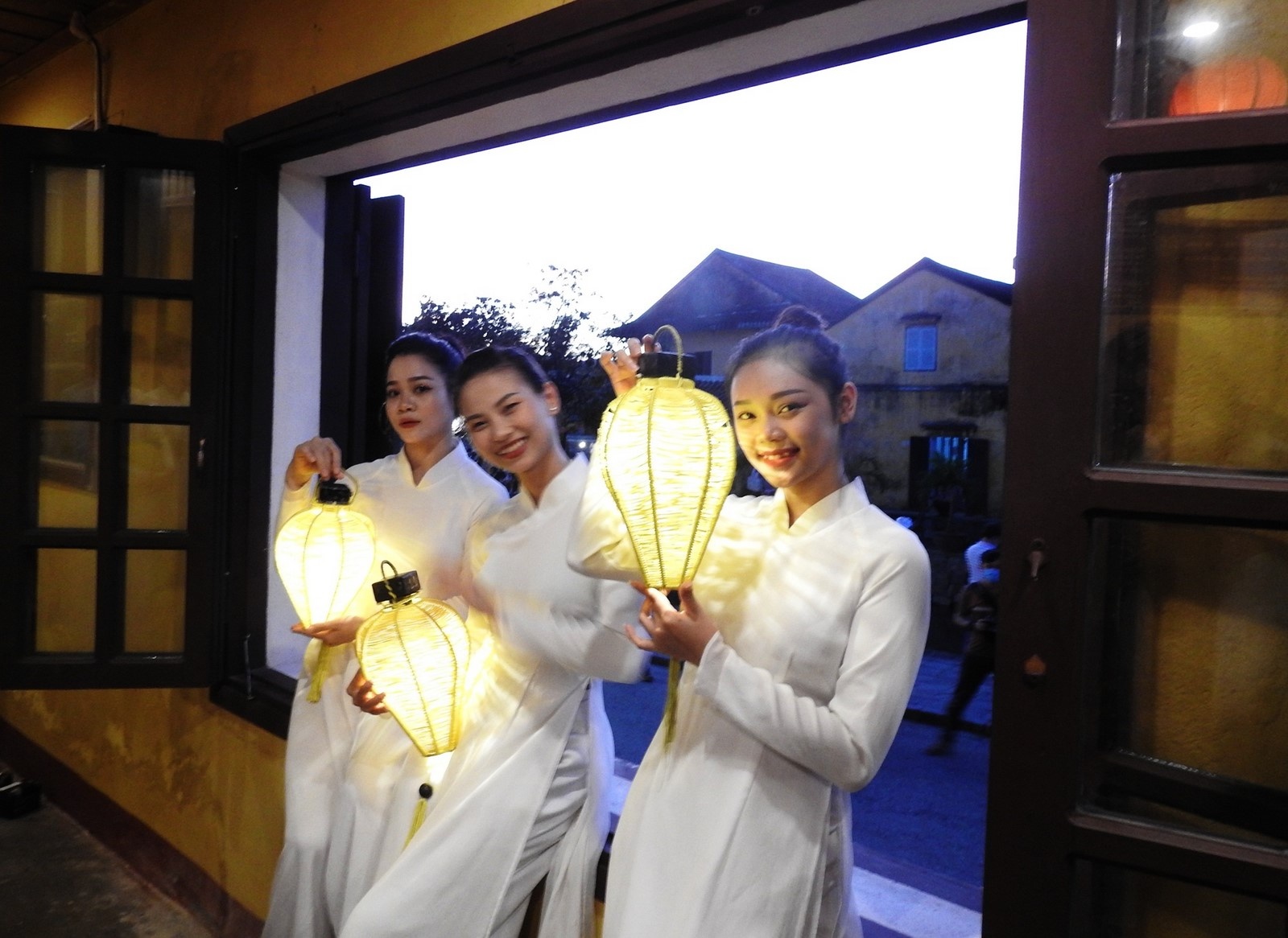 “Thắp sáng Hội An” chào mời du khách sau thời gian bão lũ, dịch bệnh thap sang hoi an chao moi du khach sau thoi gian bao lu dich benh