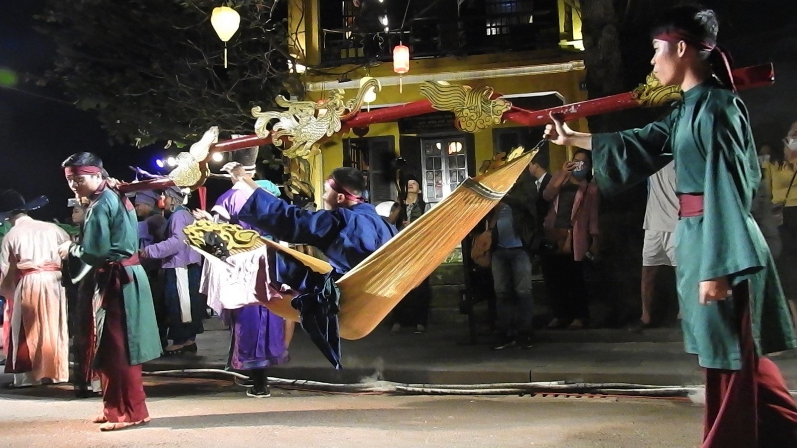 “Thắp sáng Hội An” chào mời du khách sau thời gian bão lũ, dịch bệnh thap sang hoi an chao moi du khach sau thoi gian bao lu dich benh