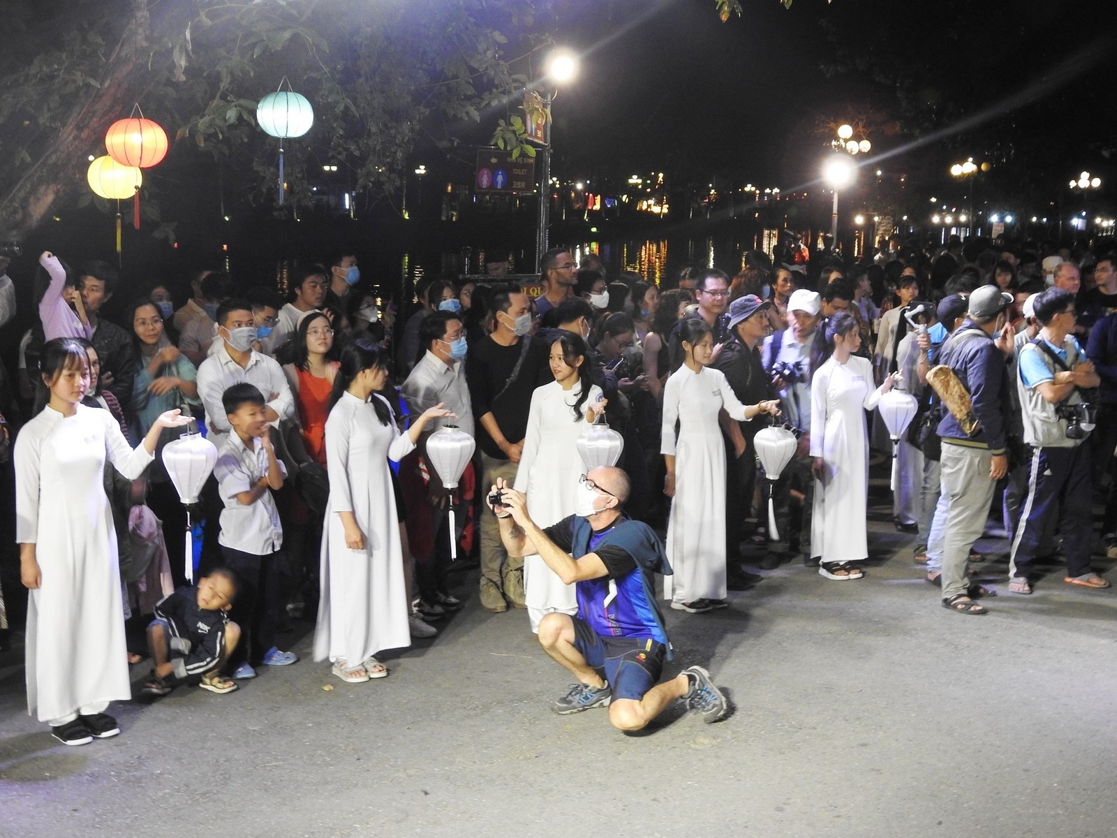 “Thắp sáng Hội An” chào mời du khách sau thời gian bão lũ, dịch bệnh thap sang hoi an chao moi du khach sau thoi gian bao lu dich benh