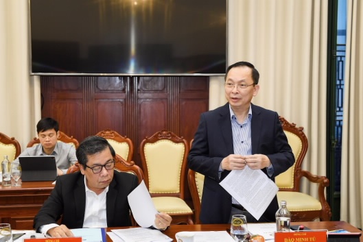 doan kiem tra cua bo chinh tri lam viec voi ban can su dang ngan hang nha nuoc