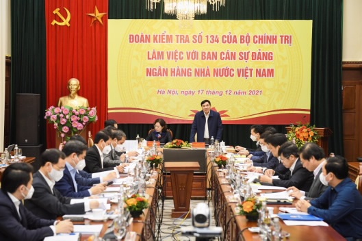 doan kiem tra cua bo chinh tri lam viec voi ban can su dang ngan hang nha nuoc