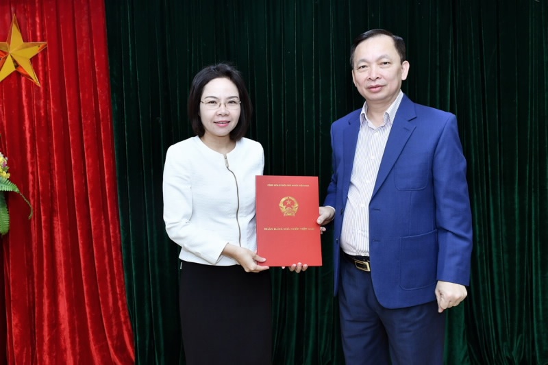 Công bố quyết định giao phụ trách Vụ Tín dụng các ngành kinh tế cong bo quyet dinh giao phu trach vu tin dung cac nganh kinh te