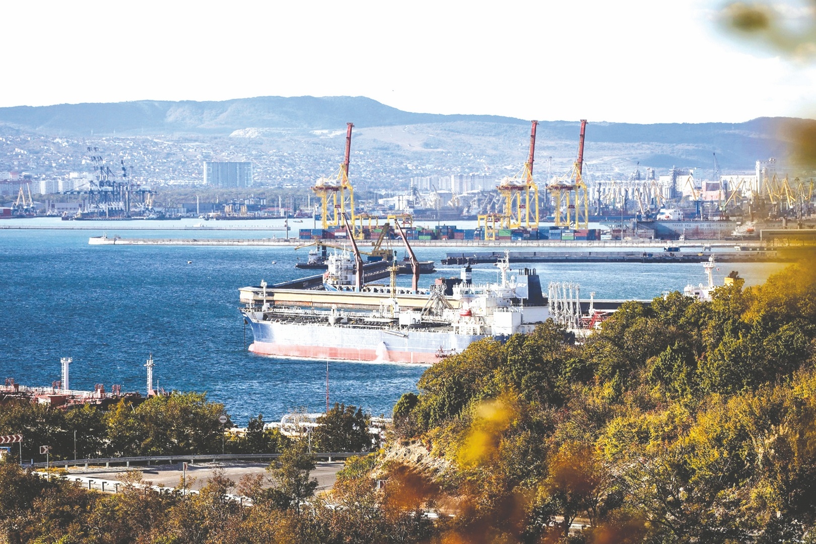 Phương Tây đồng thuận áp trần giá dầu của Nga