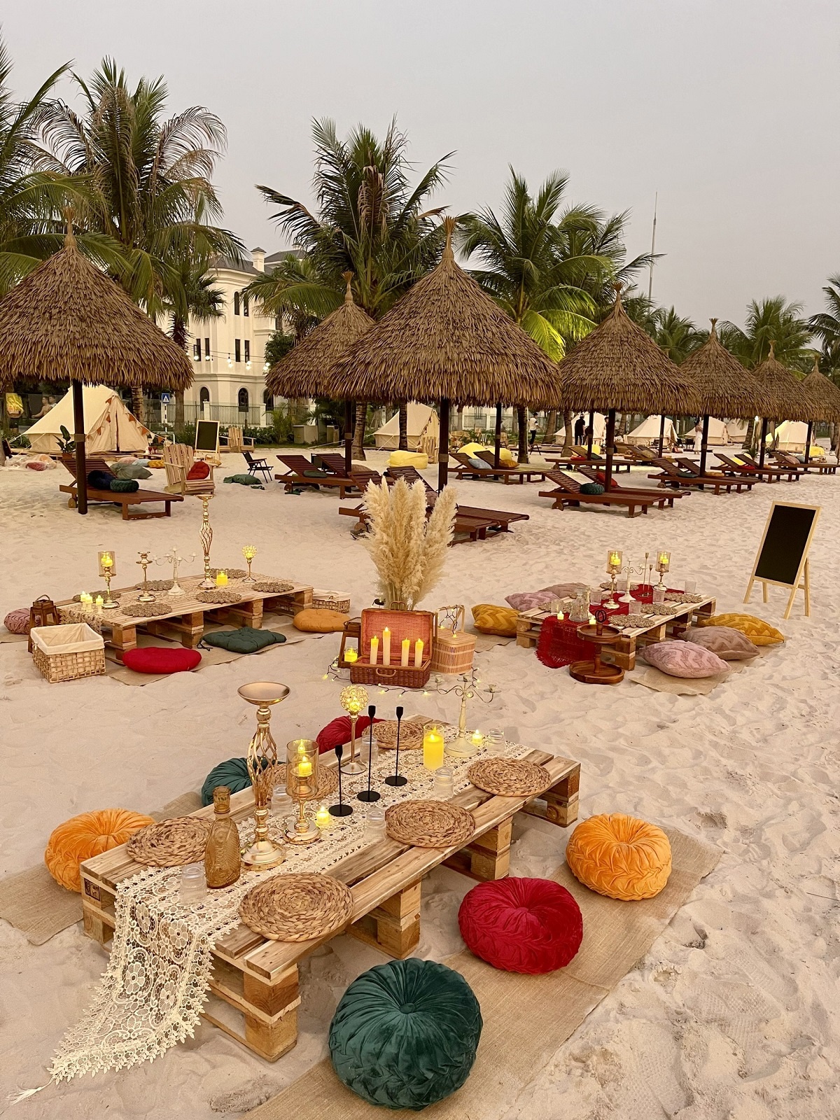 la n da u tien ta i ha no i xua t hie n tra i nghie m glamping ky thu ben bo bie n