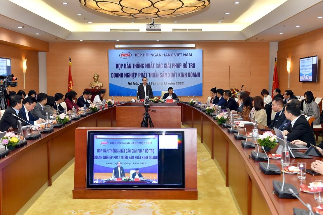 16 ngan hang cam ket giam 3500 ty dong loi nhuan de giam lai suat cho vay