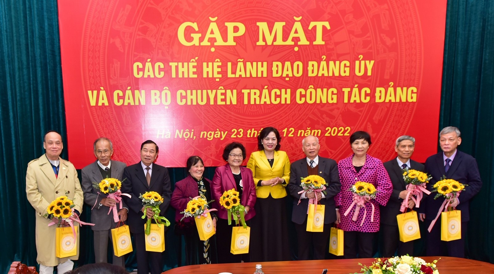 tri an cac the he lanh dao dang uy va can bo chuyen trach cong tac dang