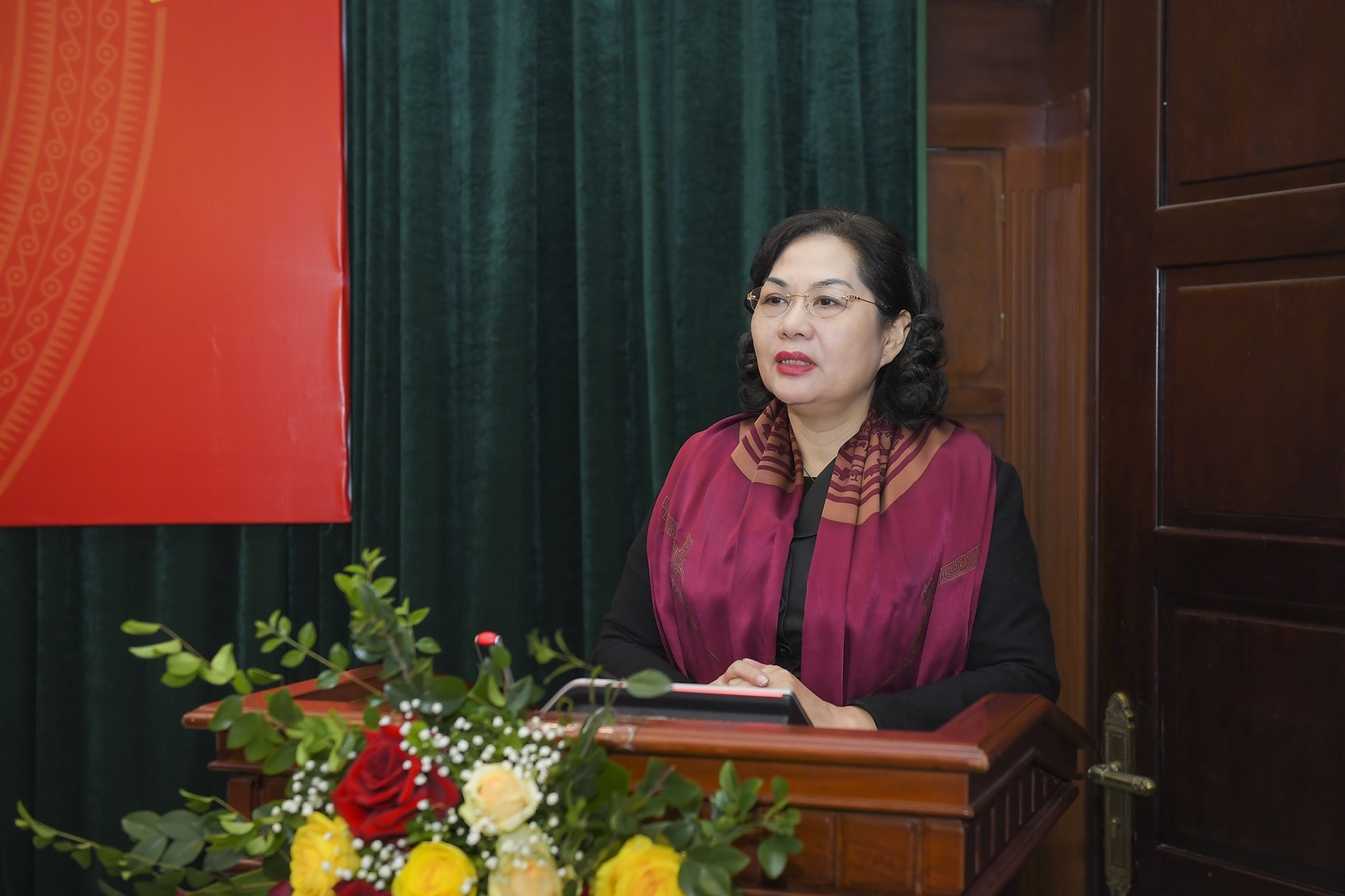 phat huy tinh than dang vien trong thuc hien nhiem vu chinh tri