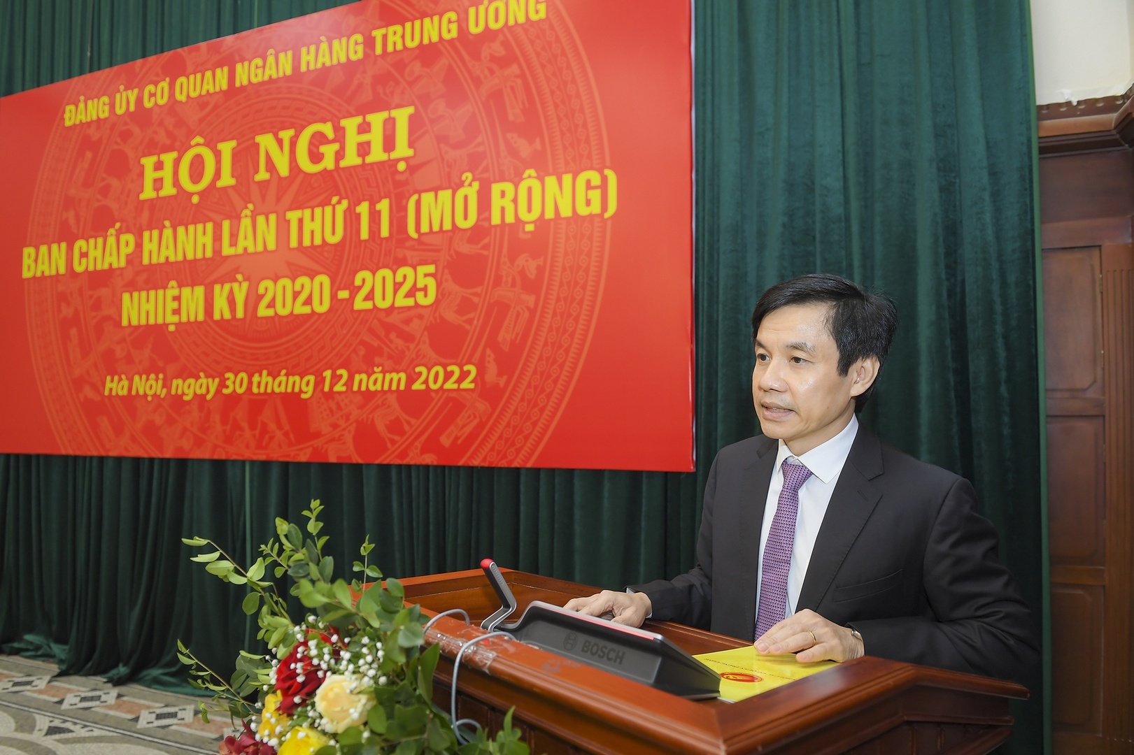 phat huy tinh than dang vien trong thuc hien nhiem vu chinh tri