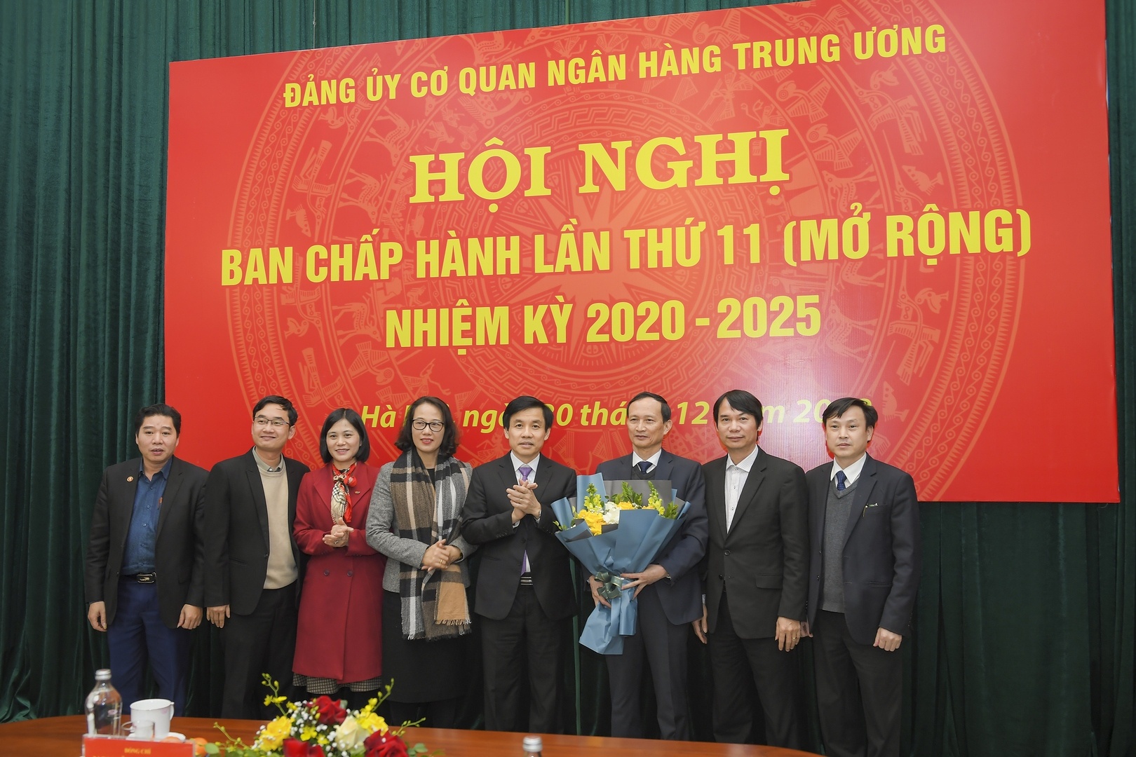 phat huy tinh than dang vien trong thuc hien nhiem vu chinh tri