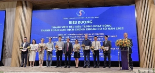 Standard Chartered Việt Nam được vinh danh “Ngân hàng giám sát tiêu biểu”