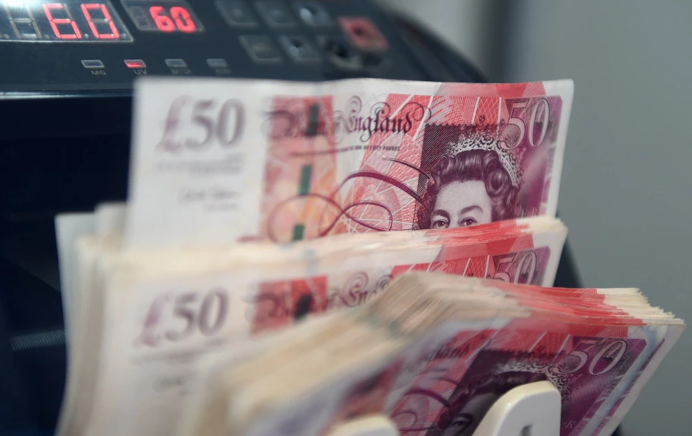 Kinh tế Anh suy yếu phủ bóng lên triển vọng của đồng bảng trong năm 2024