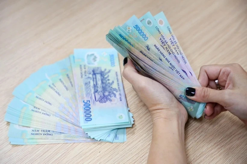 Hà Nội: Lương chạm ngưỡng 230 triệu đồng, thưởng Tết cao nhất 614 triệu đồng Hà Nội: Lương chạm ngưỡng 230 triệu đồng, thưởng Tết cao nhất 614 triệu đồng