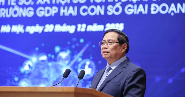 Đẩy mạnh chuyển đổi số toàn diện, lấy người dân và doanh nghiệp làm trung tâm