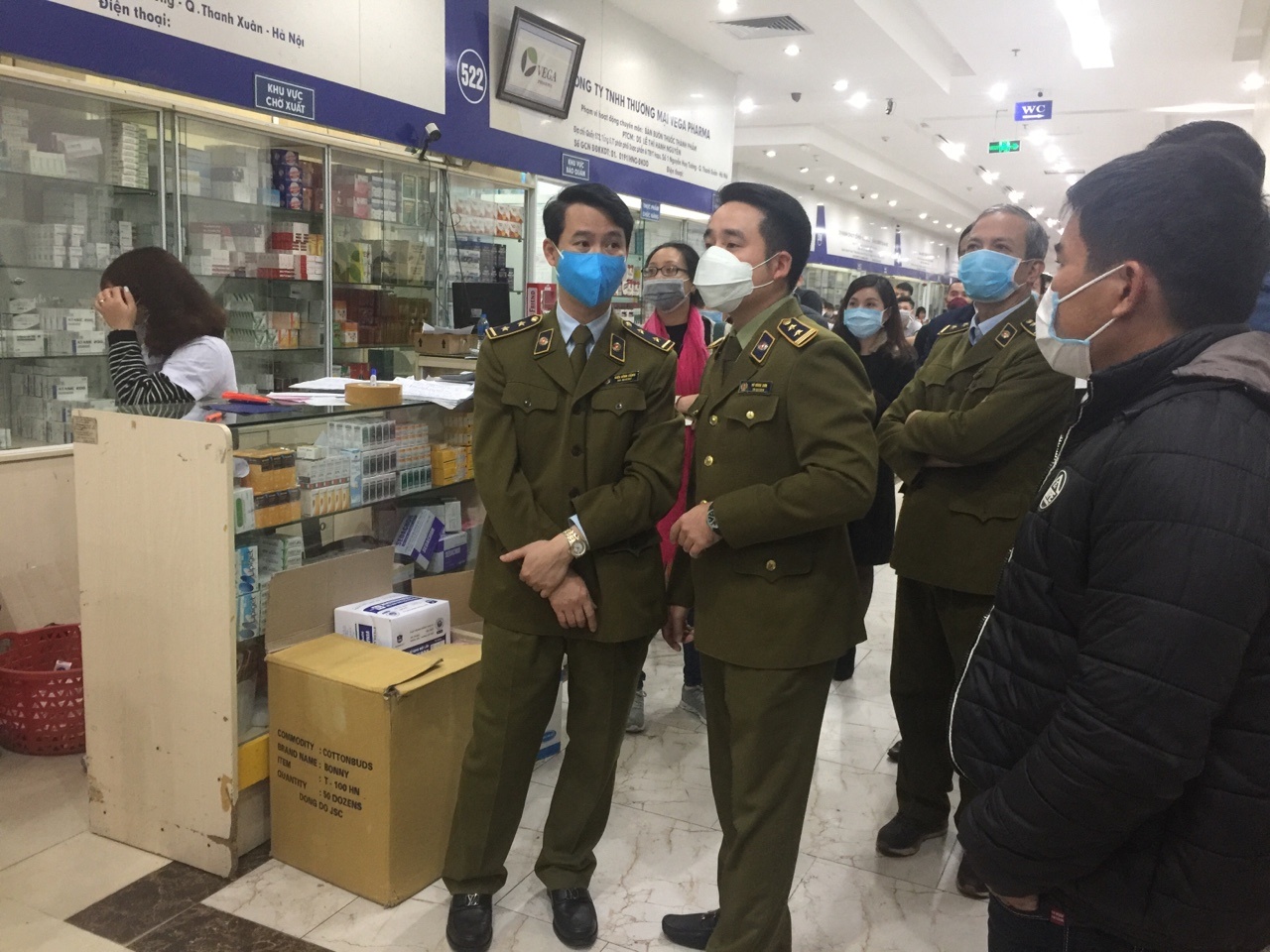 cho thuoc hapulico dong loat go bien khong ban khau trang nuoc rua tay xin mien hoi