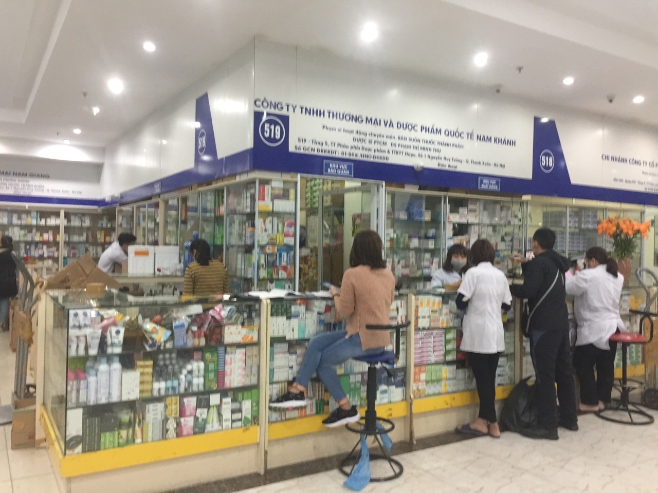 cho thuoc hapulico dong loat go bien khong ban khau trang nuoc rua tay xin mien hoi