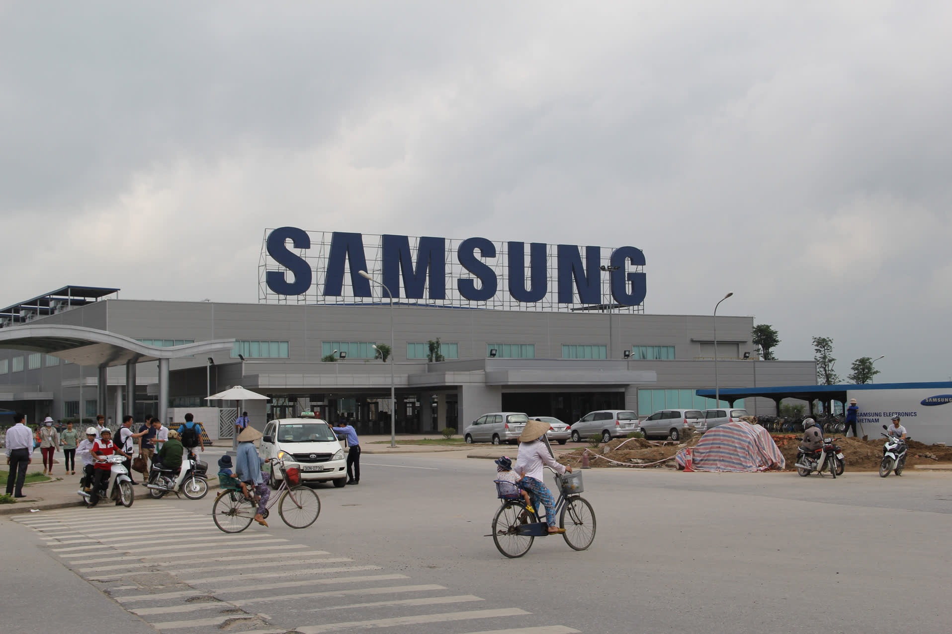Самсунг производитель вьетнам. Вьетнам самсунг. Samsung Electronics Vietnam. Samsung производитель Вьетнам. Самсунг вьетнамского производства.