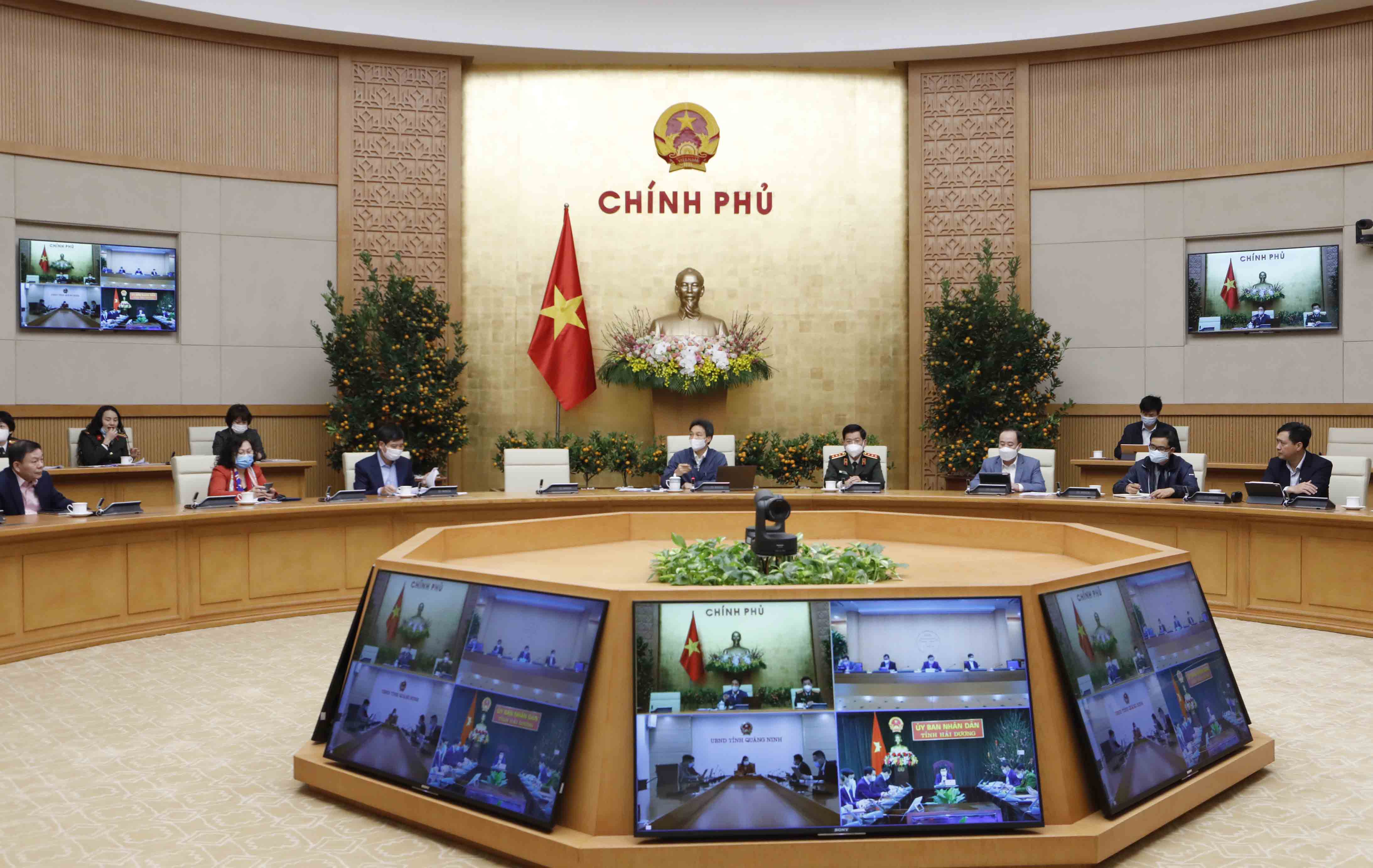 chay dua voi thoi gian de nguoi dan don tet an toan