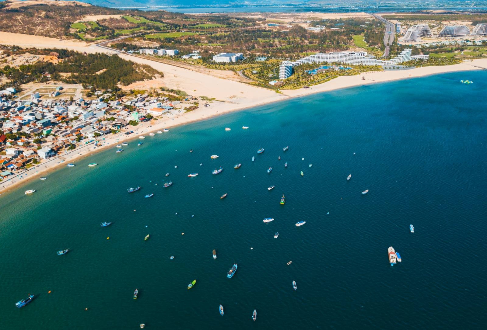 mo cua du lich quoc te bai toan cap thiet