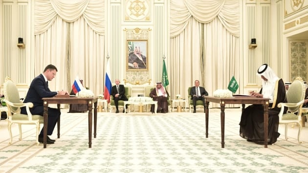 Cuộc chiến giá dầu: Ả Rập Xê-út công bố kế hoạch tăng tối đa sản lượng dầu mỏ cuoc chien gia dau a rap xe ut cong bo ke hoach tang toi da san luong dau mo